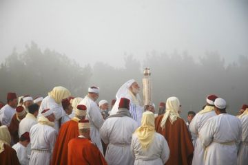 Samaritans_marking_Passover_on_Mount_Gerizim,_West_Bank_-_20060418