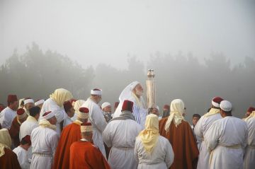Samaritans_marking_Passover_on_Mount_Gerizim,_West_Bank_-_20060418
